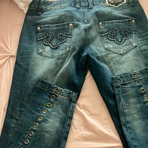 Cute stylish Express skinny jeans with keyholes